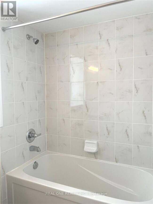 Building Photo - 490 Beresford Path