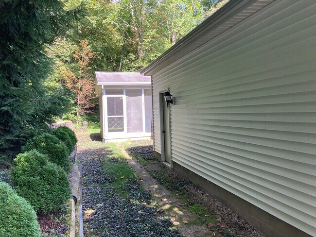 Building Photo - 6125 Green Branch Rd