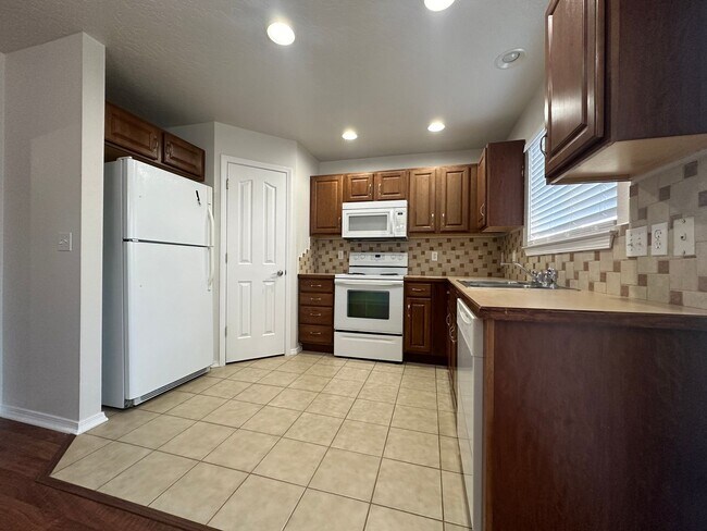 Building Photo - 3bed, 2bath 1,160sq.ft. 2car garage home in Central Caldwell location