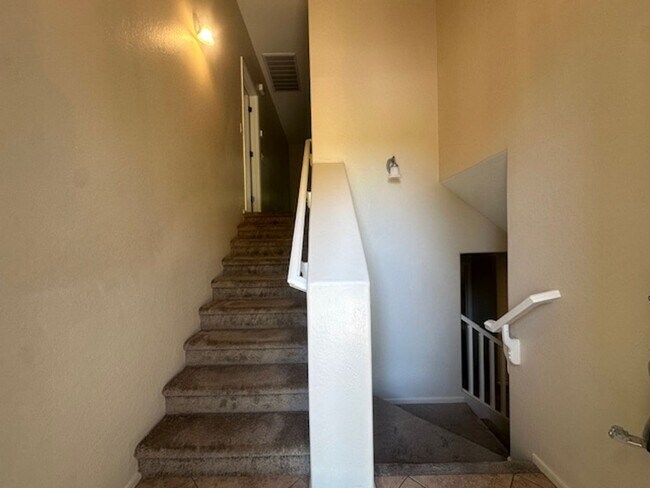 Foto del edificio - TRI LEVEL 4 BEDROOM LOCATED IN THE WILLOWS...