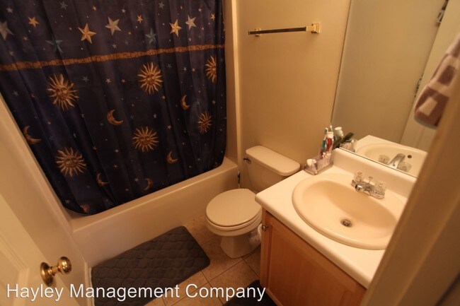 Building Photo - 3 br, 3 bath House - 716 Yeager Lane