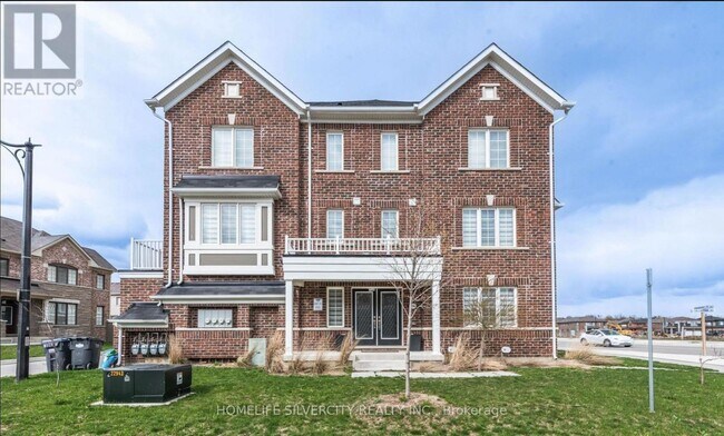 Photo du bâtiment - 456 Remembrance Rd