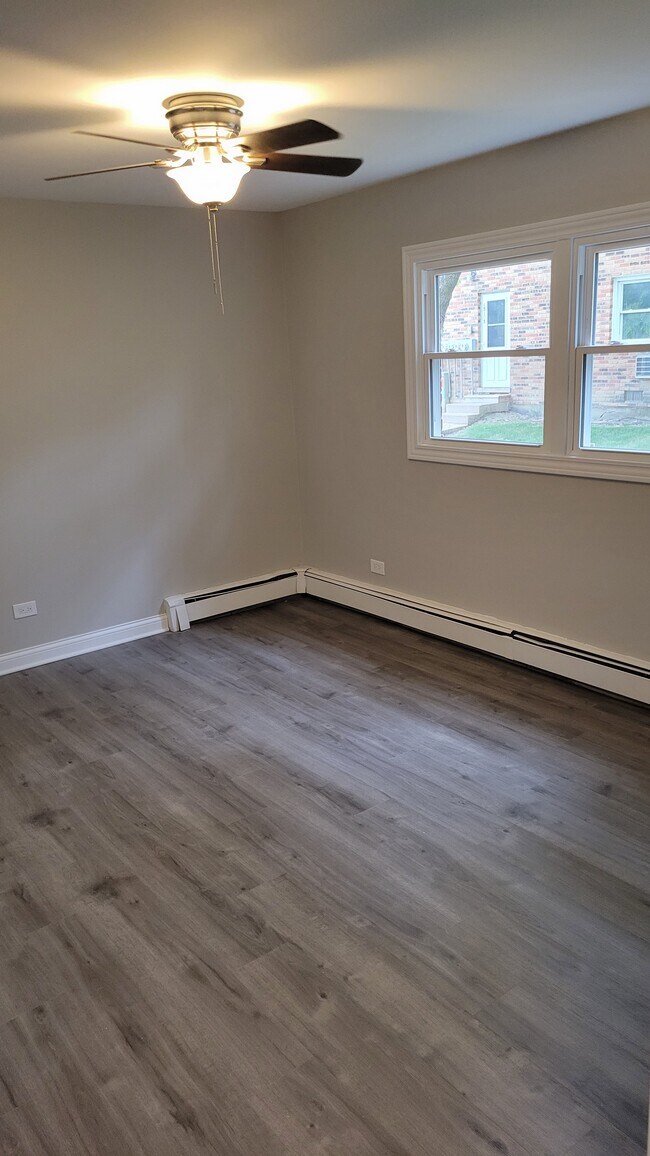 Building Photo - 9850 El Cameno Ln