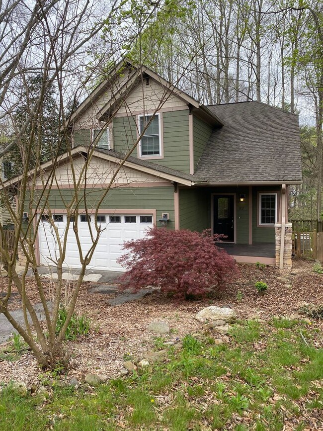 Building Photo - West AVL - Modern Craftsman Style 3 Bedroom