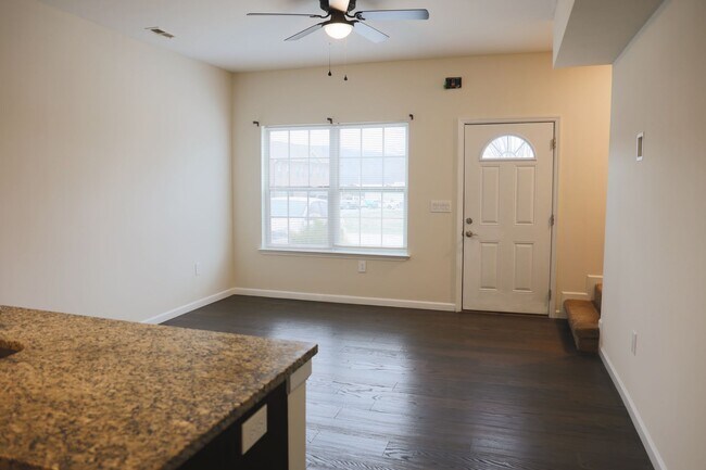 Foto del edificio - 4653 Fairfield Farm Rd