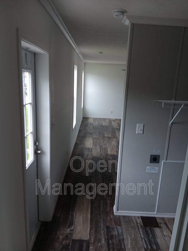 Building Photo - 900 N Curry Pike