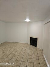 Building Photo - 1684 W Park Wood Ln
