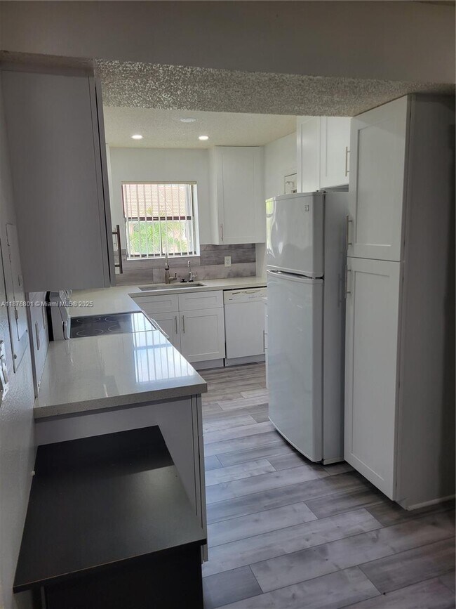 Foto del edificio - 10440 SW 156th Ct