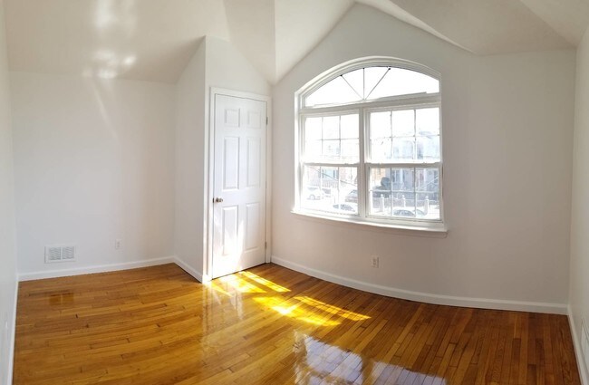 Building Photo - 117 Hett Ave