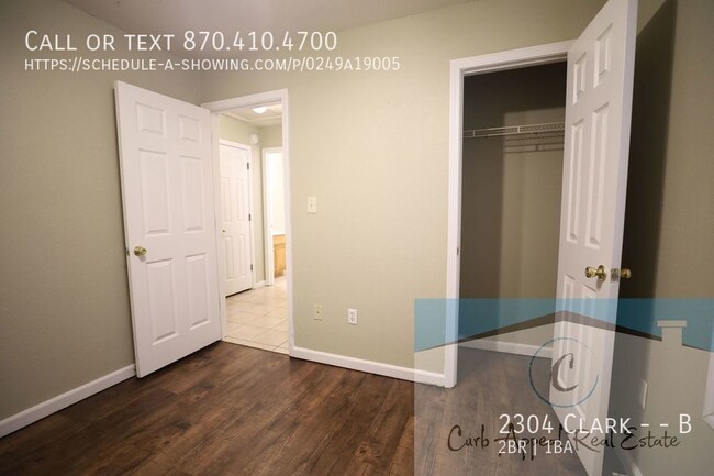 Building Photo - Recently renovated 2 bed, 1 bath apt - uti...
