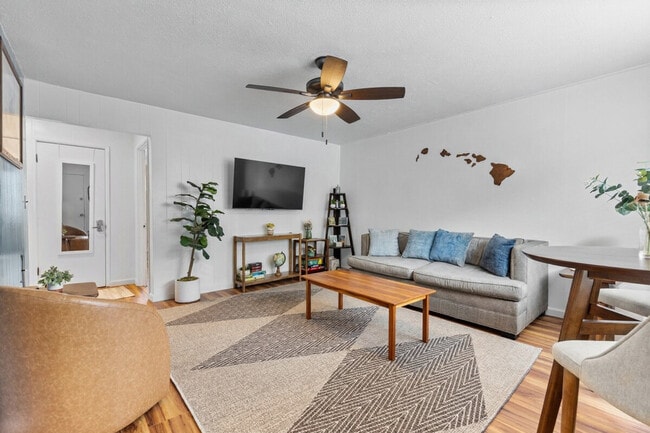 Building Photo - 485 Waianuenue Ave