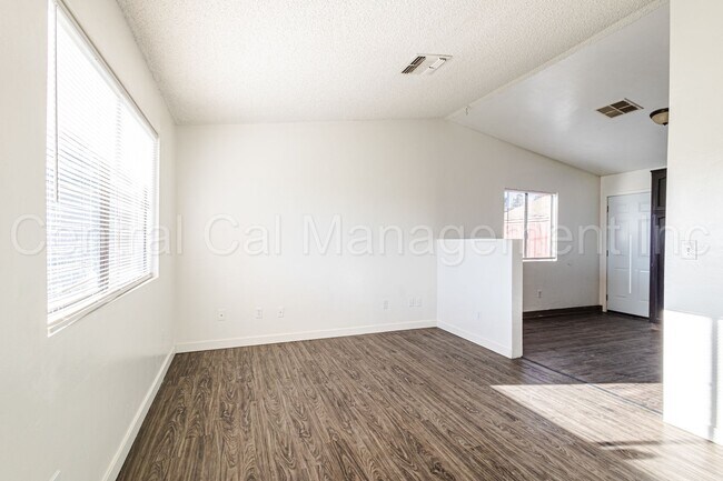Foto del edificio - 2 Bedroom/1 Bath Home - $1450 Per Month
