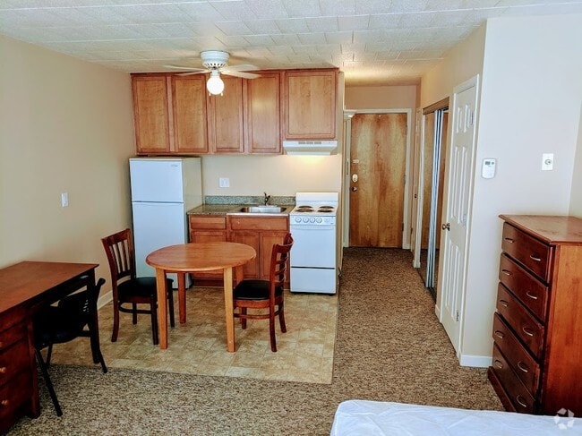 Building Photo - 307 Thompson - Furnished Studios
