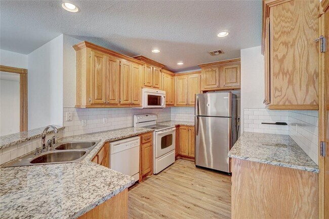 Building Photo - 4341 Huntly Dr