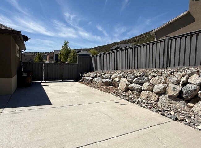Building Photo - 7081 Hollow View Ct