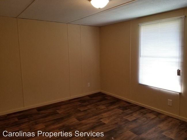 Building Photo - 3975 Saluda Rd