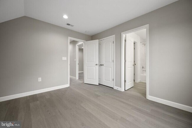 Foto del edificio - 2253 Papermill Rd