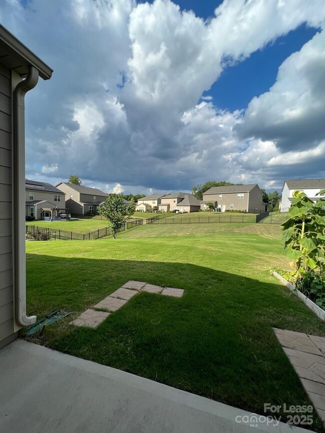 Foto del edificio - 10413 Honeyfur Ct