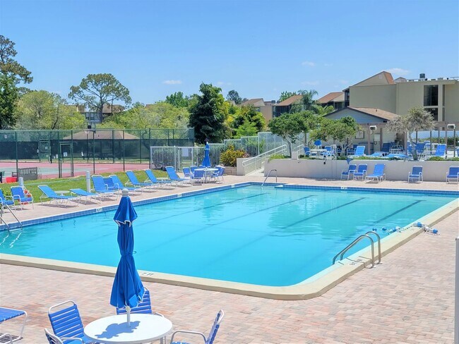 Foto del edificio - Bird Bay Village Annual Rental – Furnished 1st Floor Unit with Covered Parking