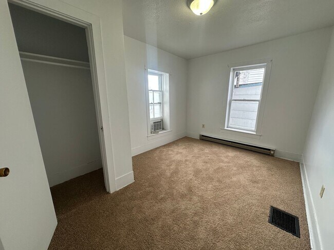 Foto del edificio - 5290 Main St