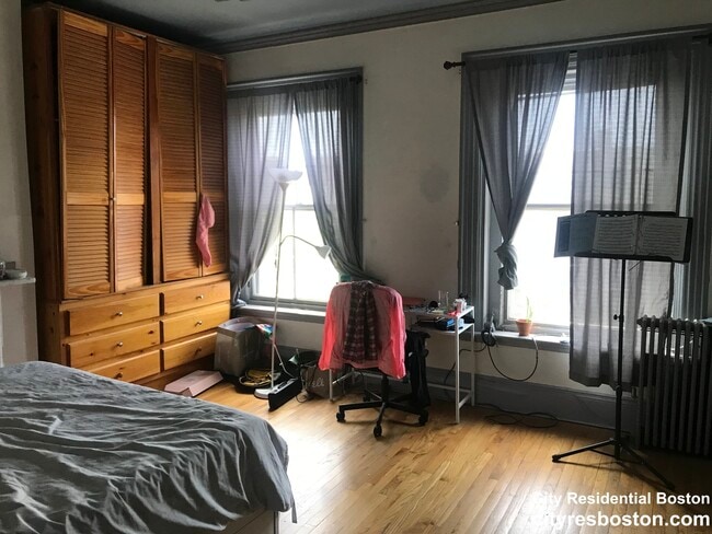 Building Photo - 515 Massachusetts Ave