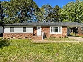 Building Photo - 1606 Tilghman Rd N