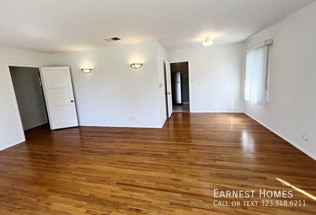 Foto del edificio - 14013 Addison St