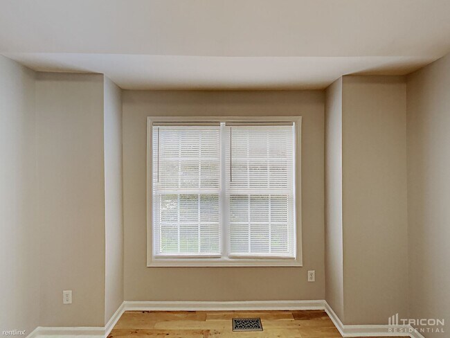 Building Photo - 37 Windrush Dr