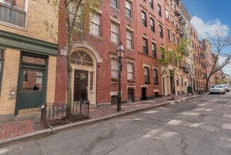 Building Photo - 60 Myrtle St