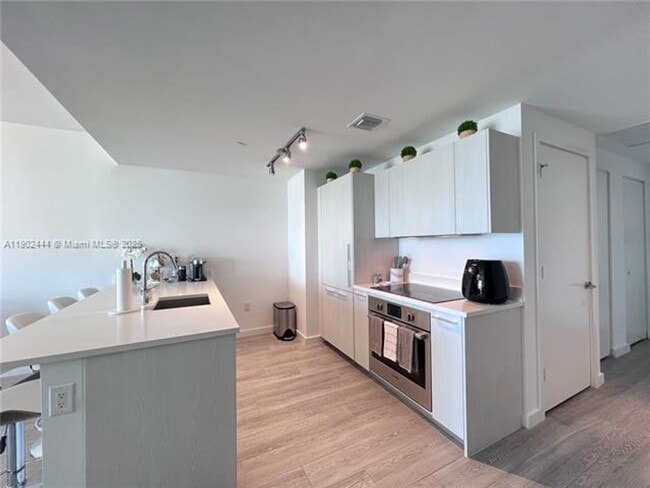 Foto del edificio - 501 NE 31st St