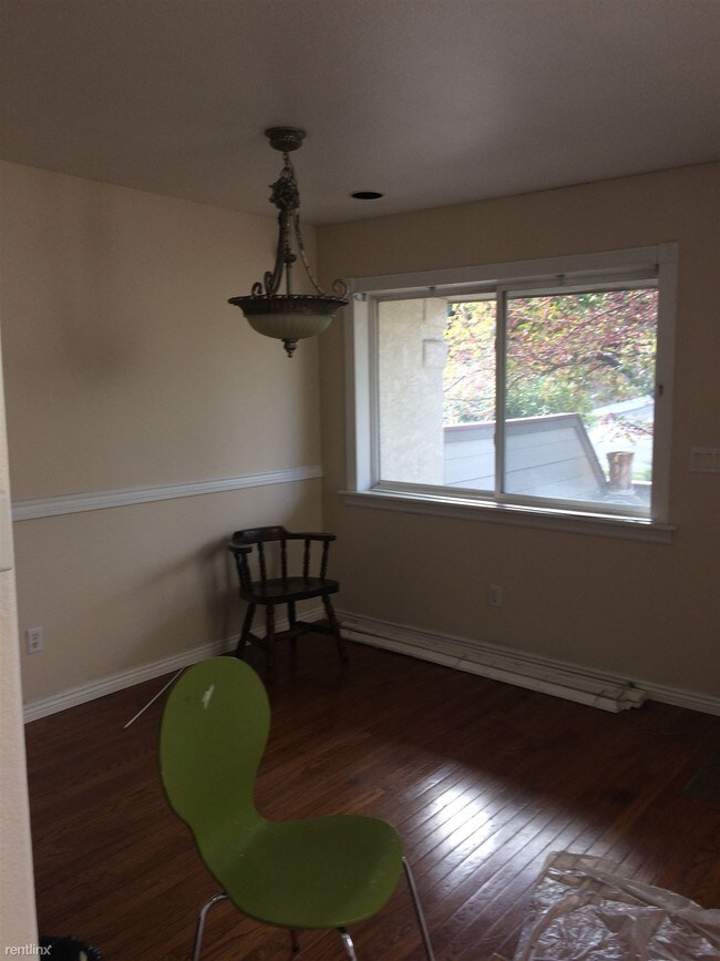 Building Photo - 515 Ridgeview Dr