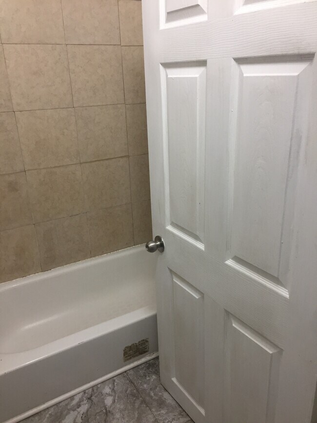 Bath - 1332 Frenchmen St