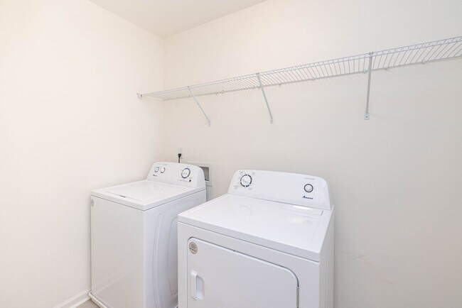 Foto del edificio - Spacious 3BD/2.5BTH Paired Home minutes fr...