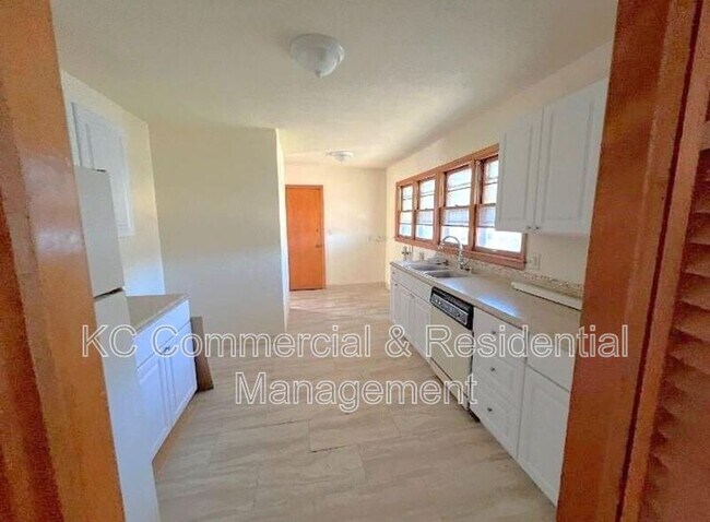 Foto del edificio - 802 E 75th Terrace