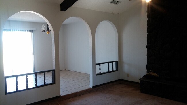 Foto del edificio - NICE HOME SITUATED ON A LARGE LOT