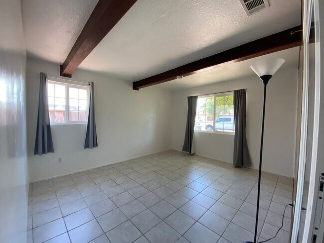 Foto del edificio - Nice 3 bedroom 1 bath with office Walking ...