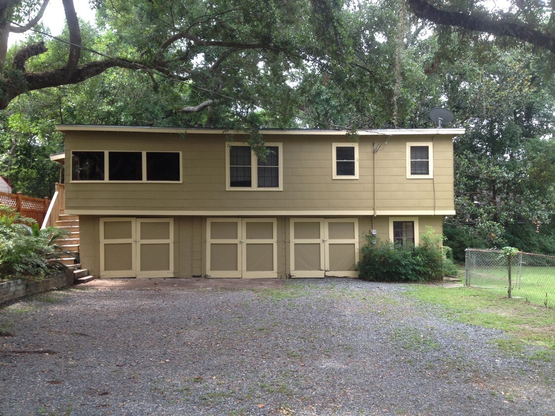 Foto principal - 403 E Harrison St