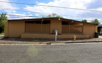 Building Photo - 336 Country Club Cir