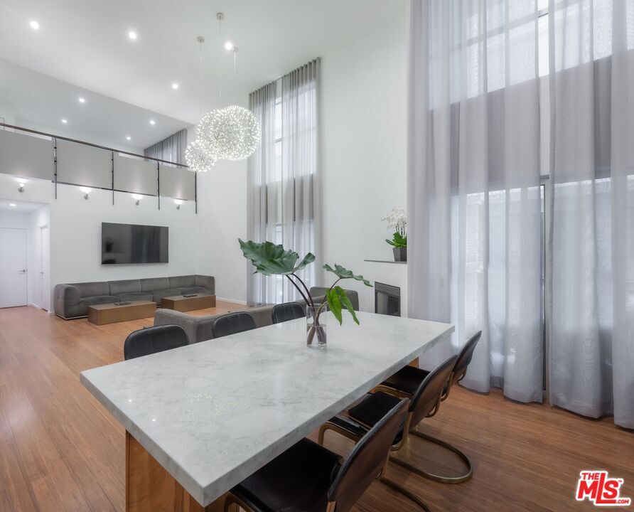 Foto principal - 7062 Hawthorn Ave