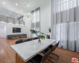 Building Photo - 7062 Hawthorn Ave