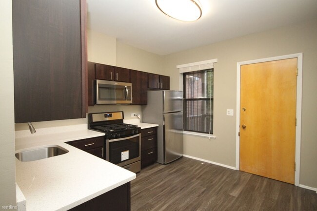 Building Photo - 2 br, 1 bath  - 820 W Willow ST Apt 3 Unit 3