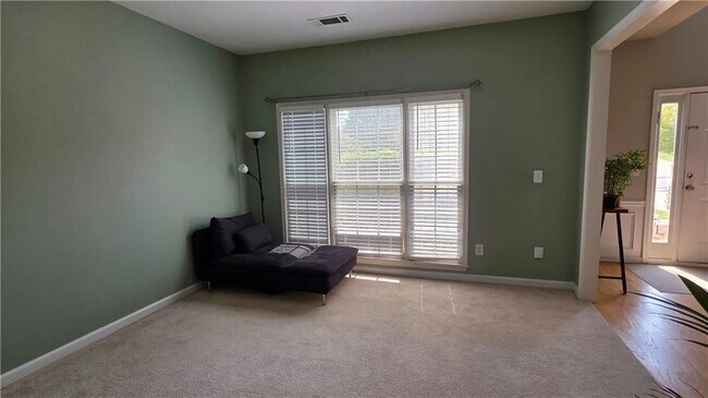 Foto del edificio - 7430 Newstead Dr