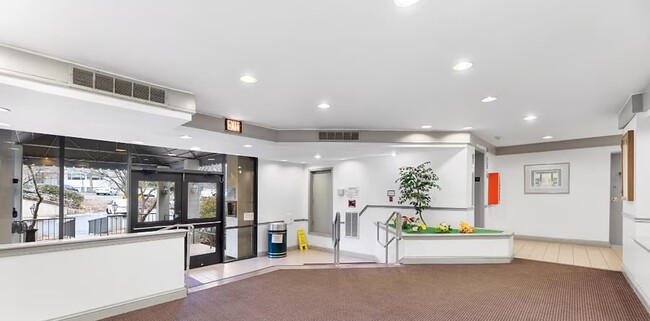 Building Photo - 4420 Briarwood Ct N