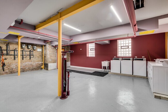 Foto del edificio - 836 E 53rd St