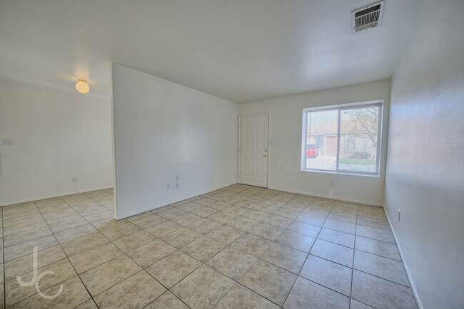 Building Photo - 1308 Reddick Ln