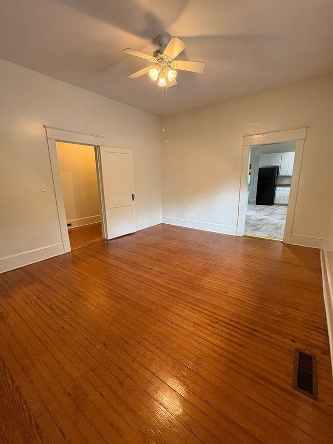 Building Photo - Spacious 3 Bedroom 2 Bath Trinity Park Hou...