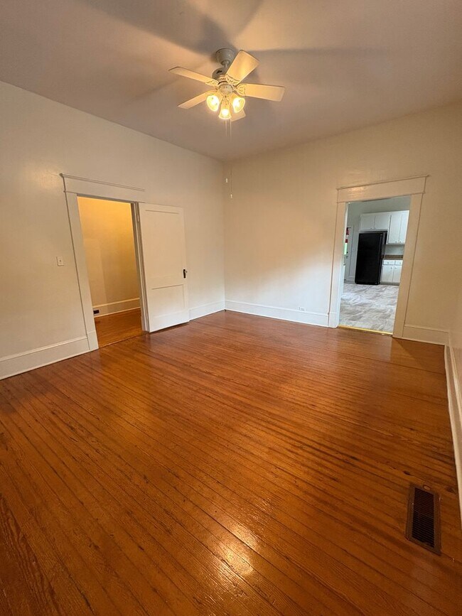 Foto del edificio - Spacious 3 Bedroom 2 Bath Trinity Park Hou...