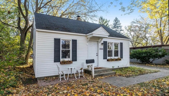 Front of Home View #3 - 1544 Pear St