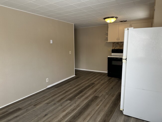 Living - Looking into Kitchen - 231 NE 10th St