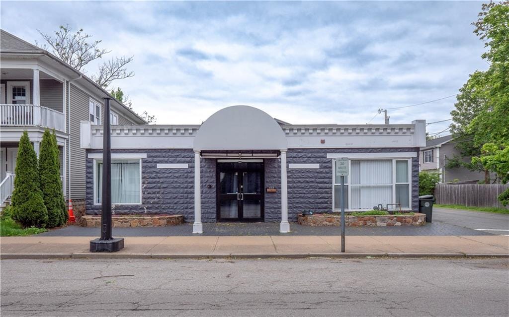 Primary Photo - 413 High St